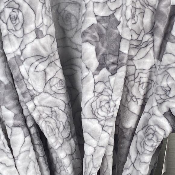 Liz Claiborne Robe Women's Size Large Fleece L/S Long Length Gray Floral NEW - Picture 3 of 6